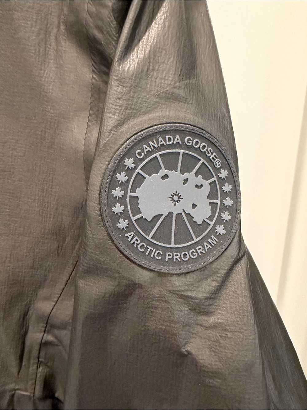 Canada Goose Women’s Nomad Rain Jacket NWT - Picture 2 of 8